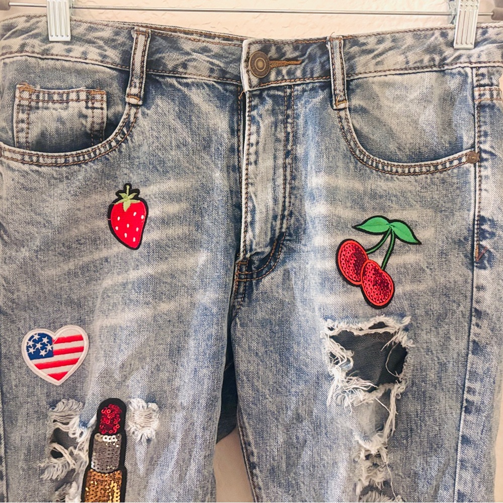 Source Unknown Light Blue Straight Leg Jeans with Patches